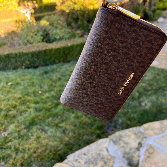 Michael Kors Adina Md signature backpack/wallet options brown signature - Picture 10 of 13